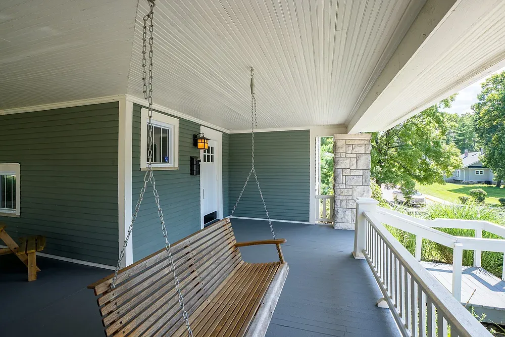 6 bed, 2.5 bath, 2328 sqft, $8,350 — Photo 4