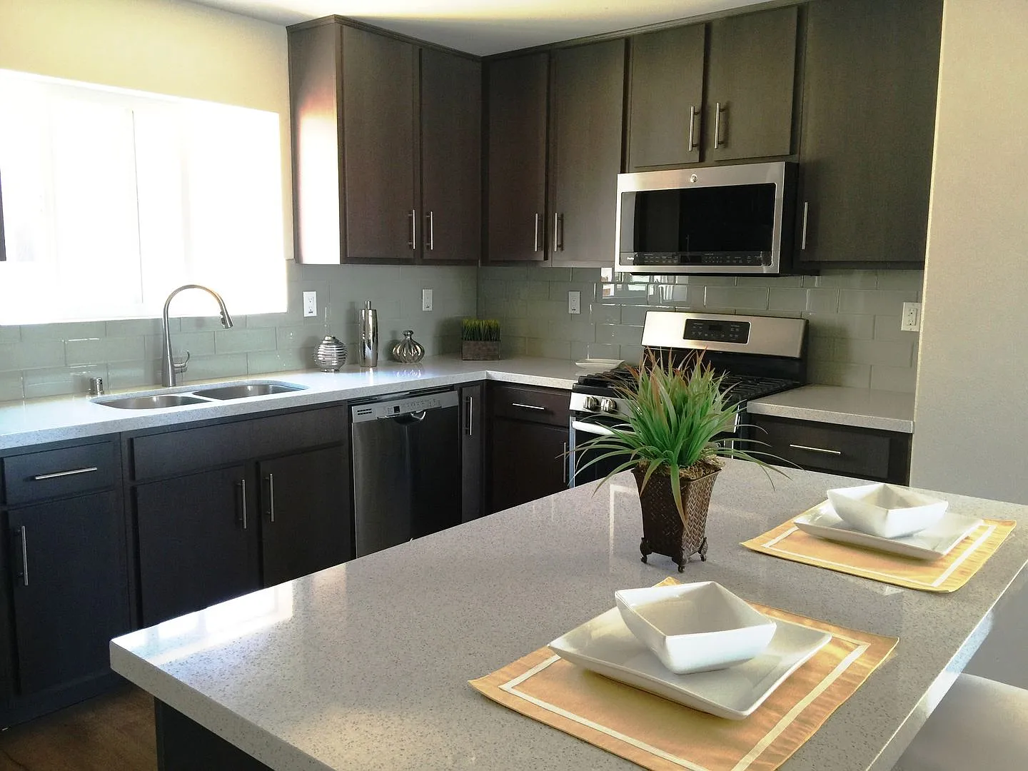 Luxury Townhomes located in the heart of Pacific Beach — Photo 3