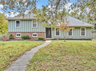 10048 Ballentine Dr, Overland Park, KS 66214