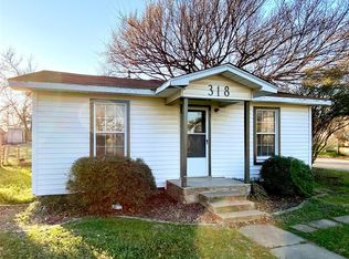 318 Pennsylvania Ave, Graham, TX 76450