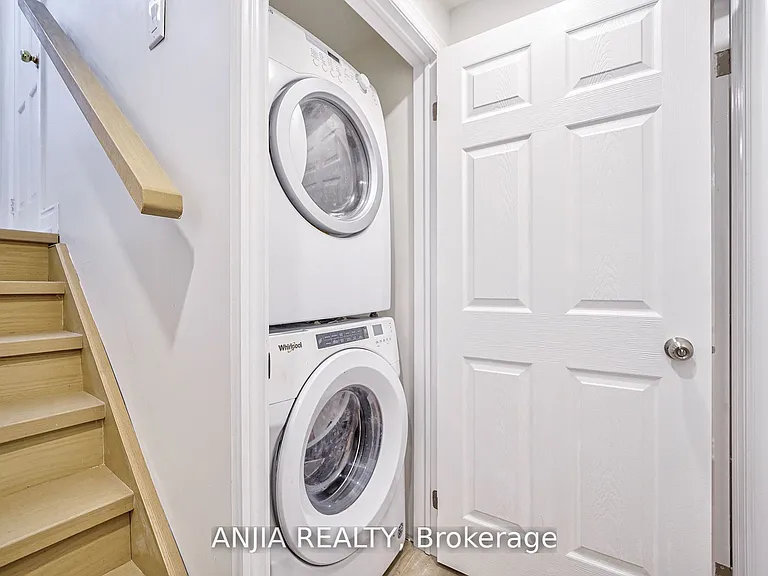 322 Hillsdale Ave E — Photo 23