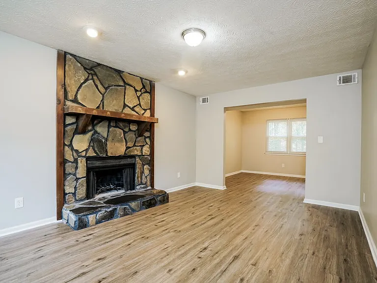 882 Stormy Ln — Photo 6