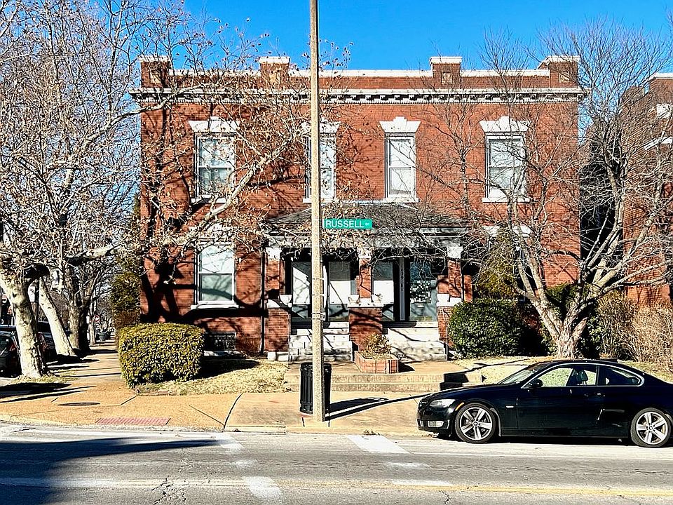 Corner 4 family building 