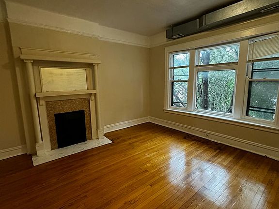 2nd image of 719-721 W Wrightwood Ave #721-3
