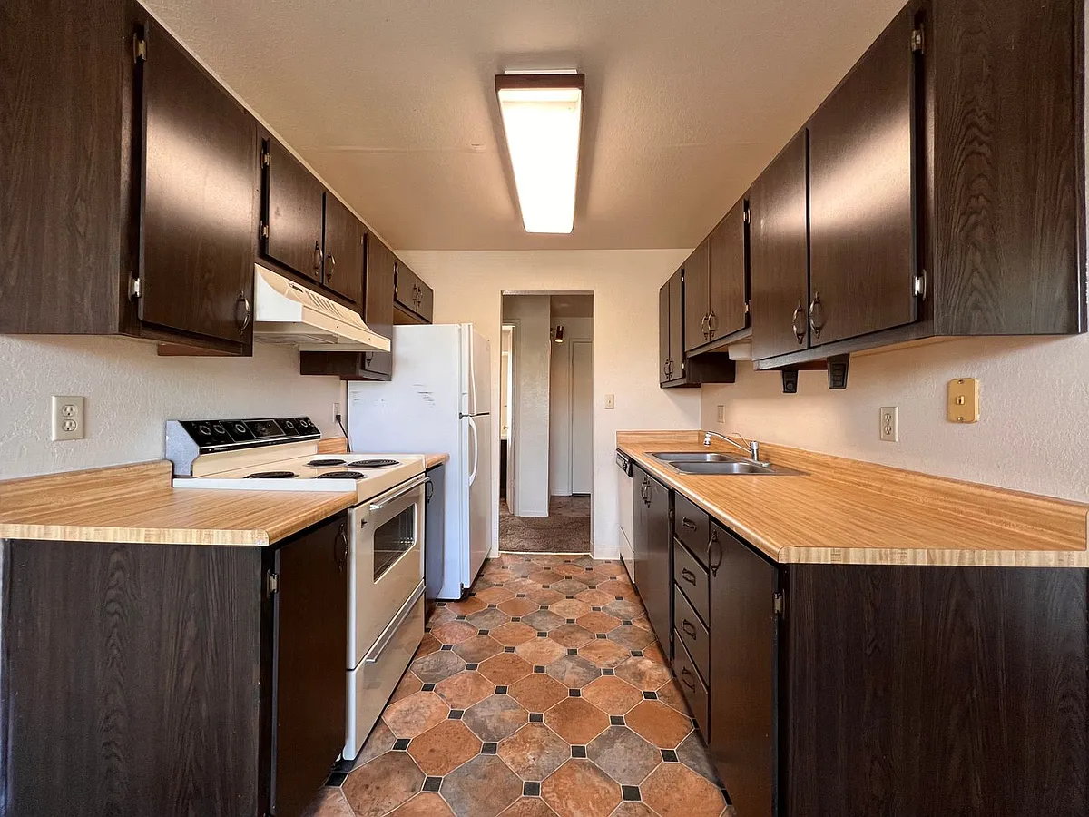 Building Photo - 3935 Clear Acre Ln #210