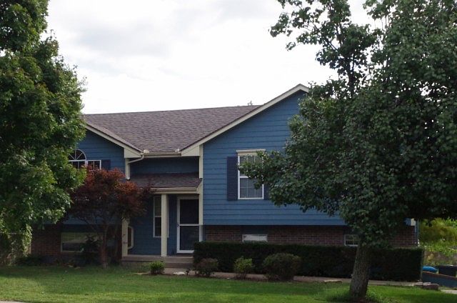 2nd image of 721 S Park Dr