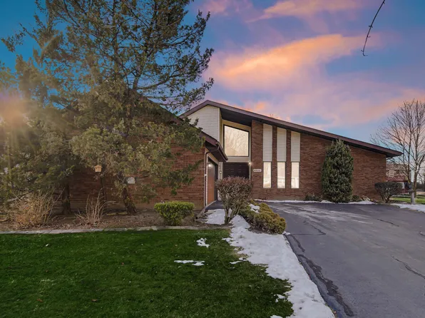 8532 Fairway Dr, Saint John, IN 46373