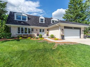989 Spring Cove Dr, Schaumburg, IL 60193