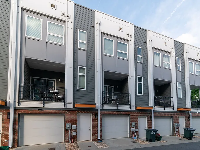 439 Southend Crossing Ln — Photo 3