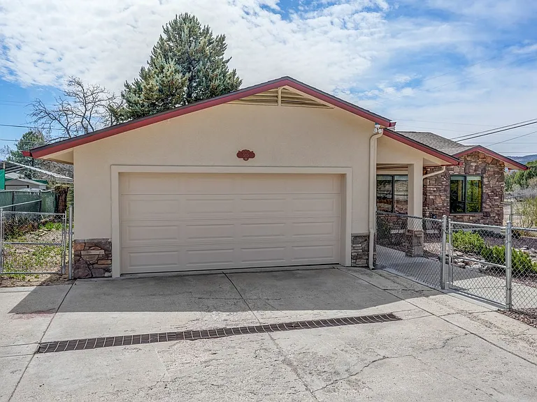 585 Mosher Ln — Photo 27