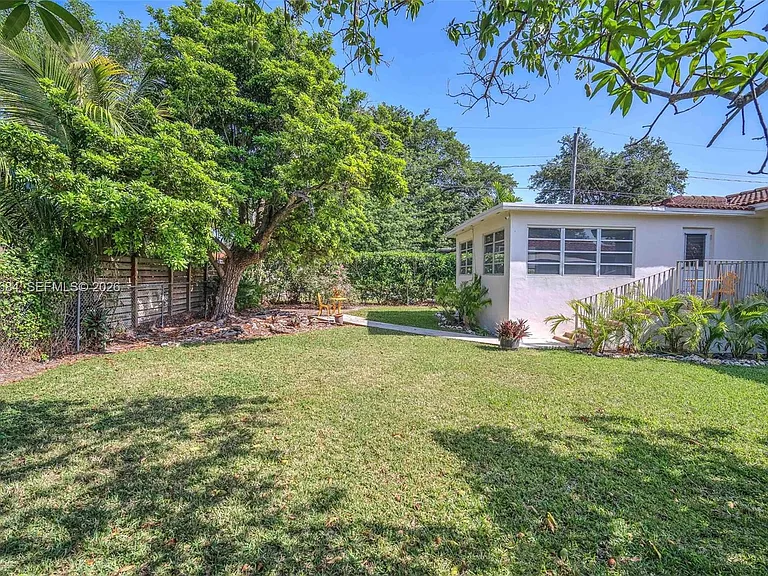 2420 SW 21st Ave — Photo 26