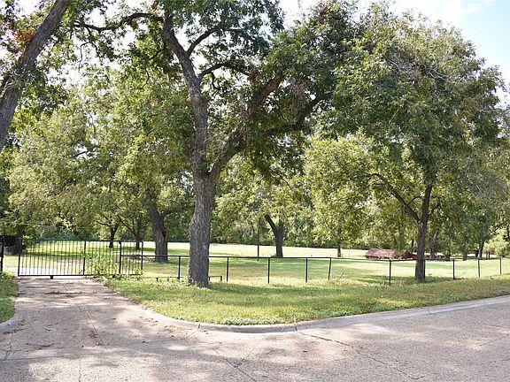 2nd image of 3933 Lawnview Ave