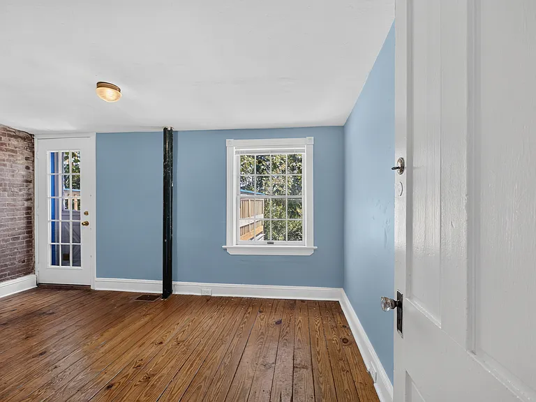 4051 Ludlow St — Photo 20
