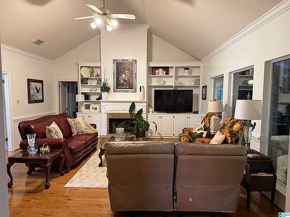 3rd image of 2902 Blue Ridge Dr W