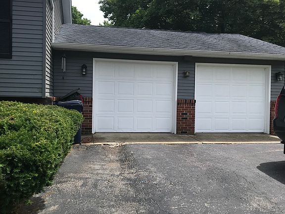 4th image of 5409 Schatz Ln