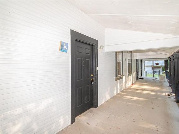 3rd image of 25 Southern St