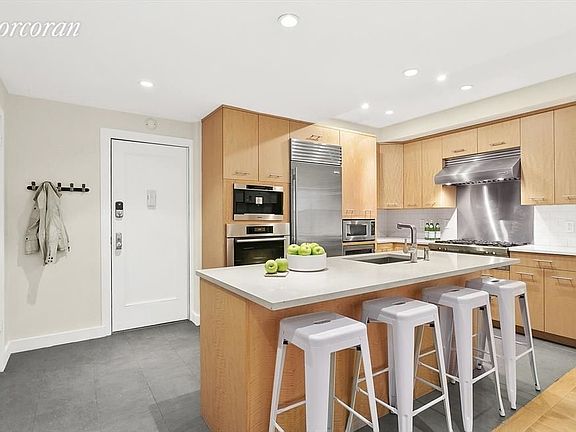 3rd image of 210 W 19th St APT 1G
