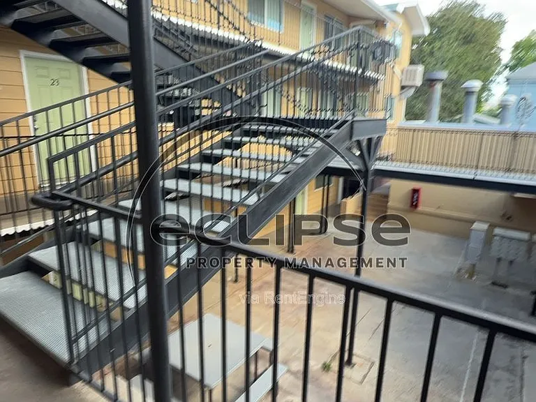 Summit View Apartments — Photo 74