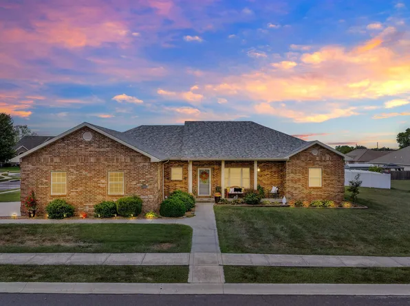 3204 Cunningham Dr, Sedalia, MO 65301