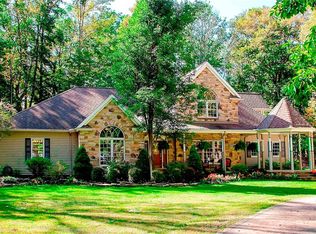 10805 Robert Ln, Chagrin Falls, OH 44023