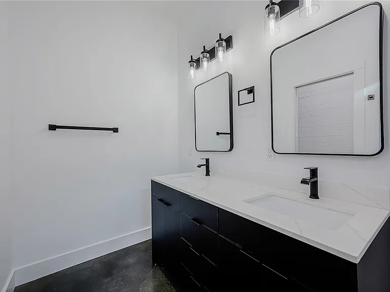 626 Glazebrook St #B — Photo 13