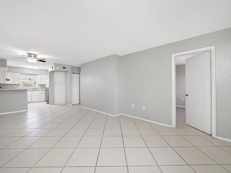 KC Flats Apartments — Photo 47