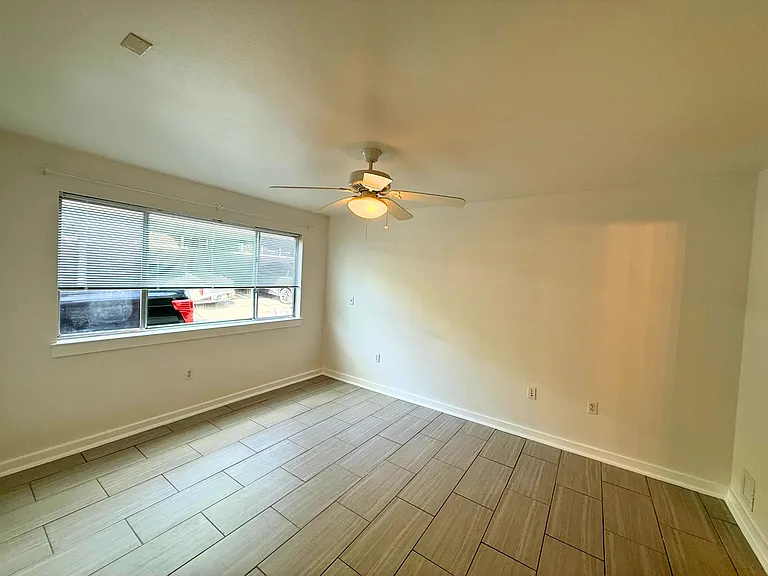 2200 Dickson Dr #123 — Photo 8