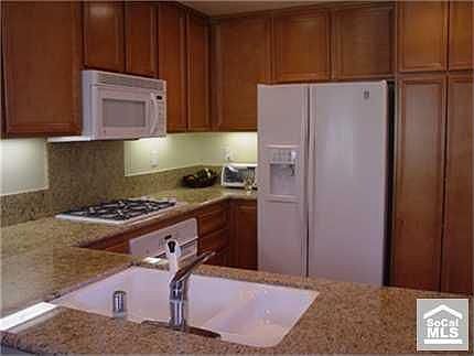 Gourmet Kitchen w/Granite Countertops 