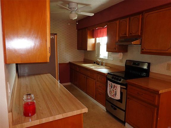 5th image of 2496 Stratford Ln