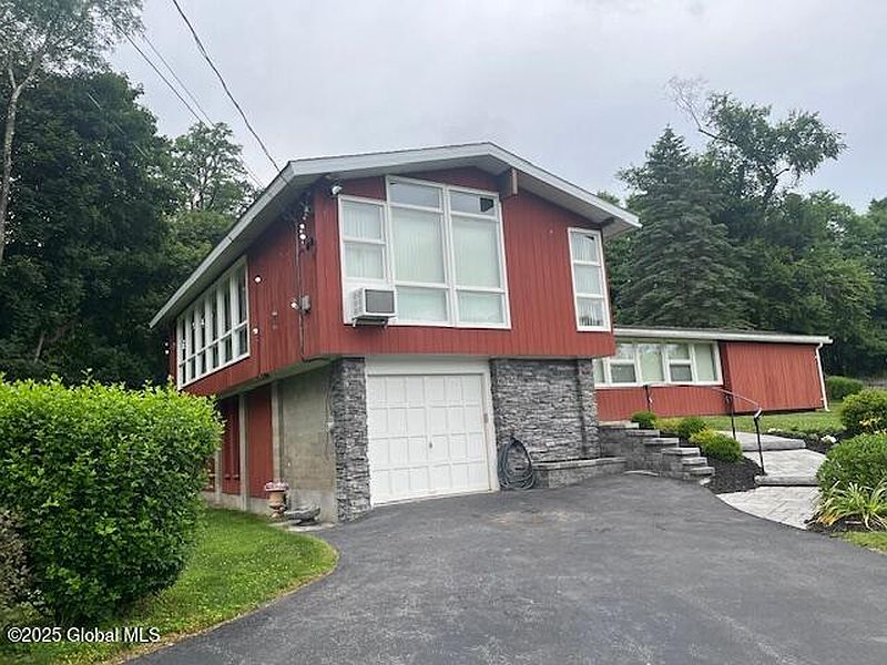 2nd image of 76 Putnam Road