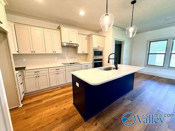 3rd image of 204 Emma Harris Cir