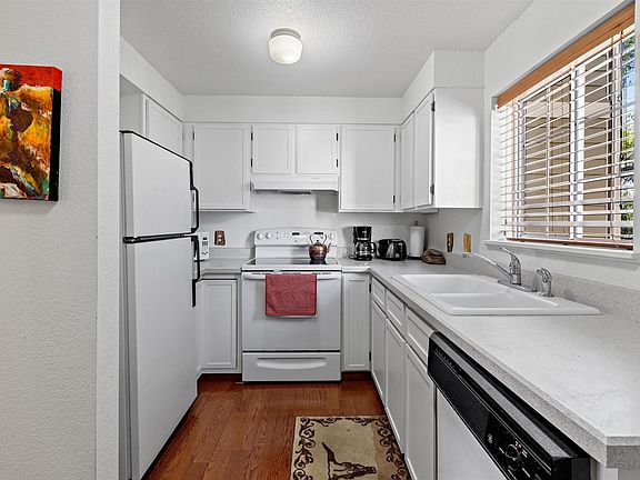 5th image of 2721 Crystal Ct APT 3