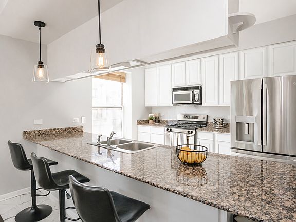 4th image of 4558 S King Dr #6