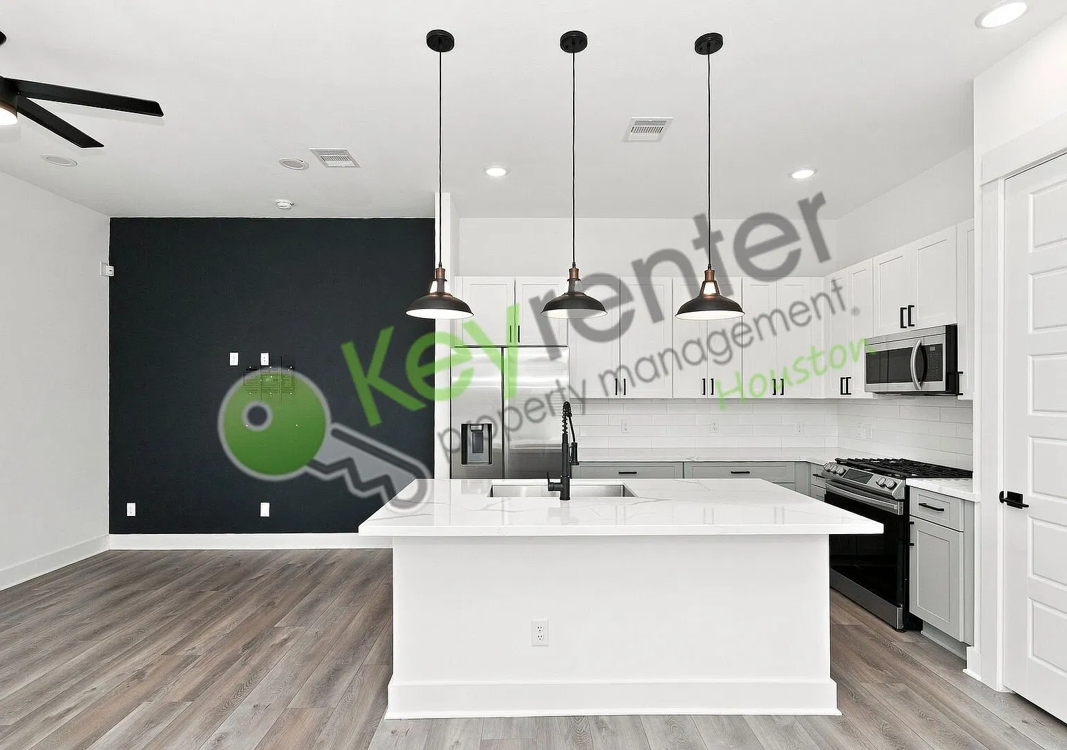Stunning 3/2.5 Home In Gated Complex In Houston, Tx! First Year Of Electricity Covered! — Photo 2