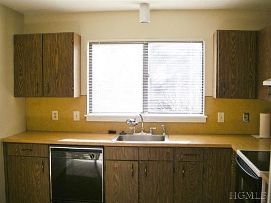 5th image of 210 Heritage Hls Unit A