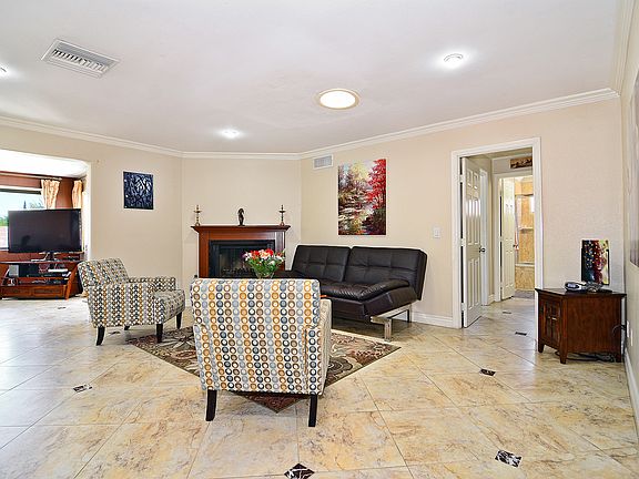 4th image of 23409 Erwin St