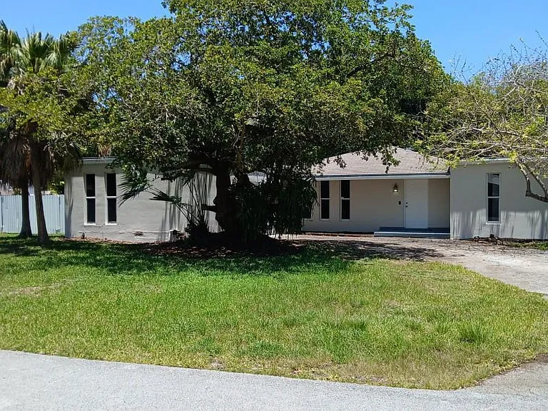 17131 SW 85th Ave — Photo 2