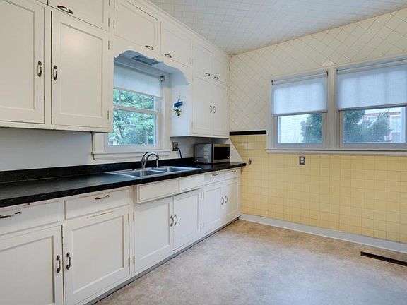 4th image of 387 Brimhall St