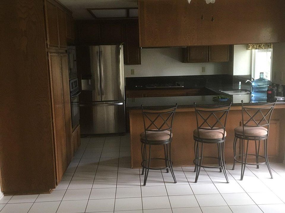 2nd image of 1326 Tabor Ln