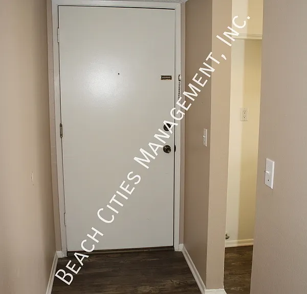 1723 Cedar Ave #211 — Photo 2