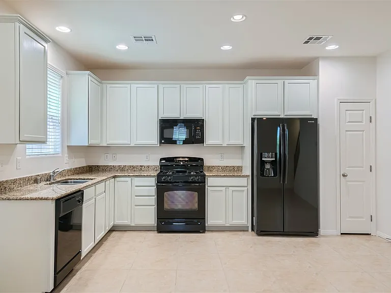 3811 Total Eclipse St — Photo 9