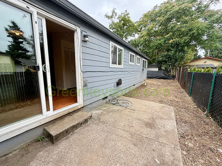 6125 SE 90th Ave — Photo 5