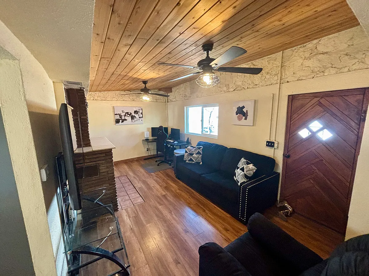 Building Photo - 111 E Navajo Dr