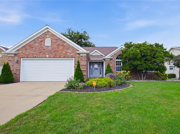 14 Fairfield Ln, Charleston, IL 61920