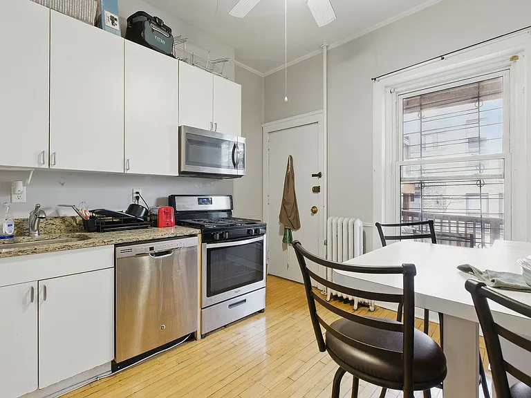 2531 N Burling St #2 — Photo 4