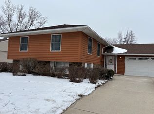 818 Lacy Ave, Streamwood, IL 60107