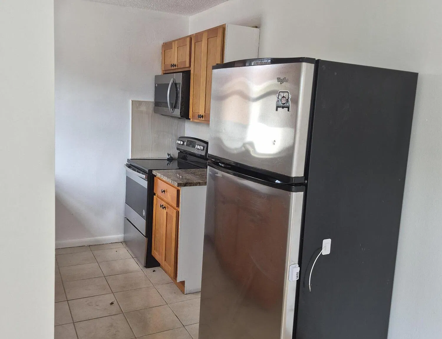 12 bed, 4.0 bath, 3658 sqft, $1,950 — Photo 3