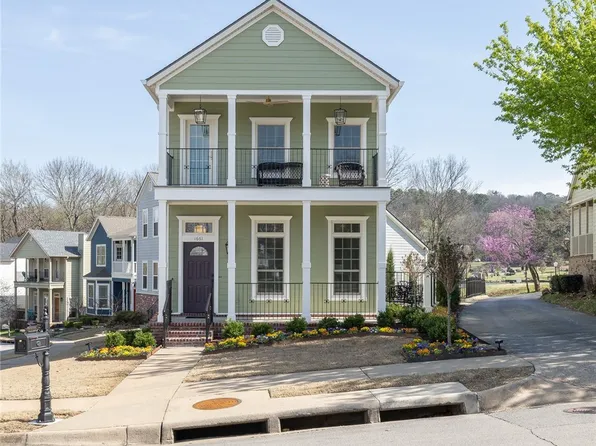 1661 E Cypress Ln, Fayetteville, AR 72703