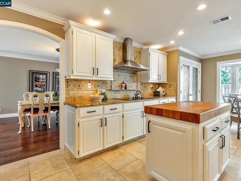 668 Sun Tree Ct — Photo 17