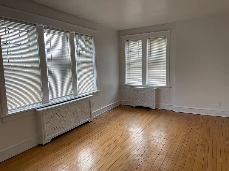 2130 E Locust St — Photo 3
